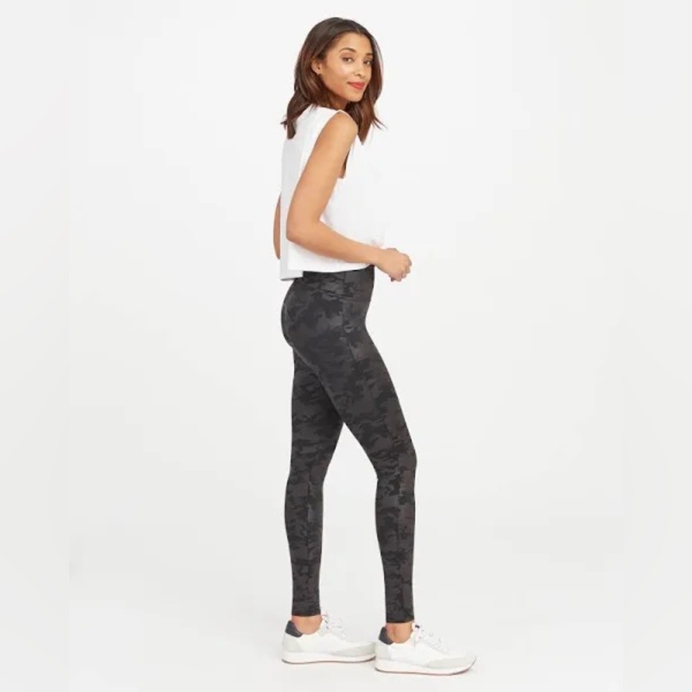 Spanx Leggings Womens S Black Faux Leather Camo Workout